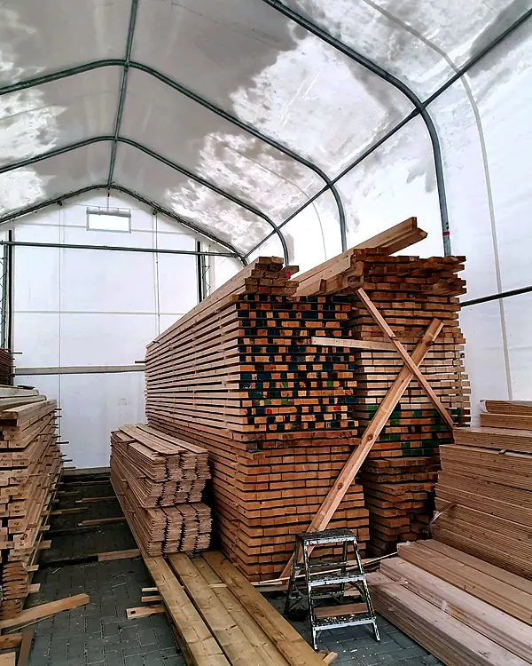 Carpa Storex: madera y materiales a cubierto